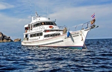 MV Manta Queen 6